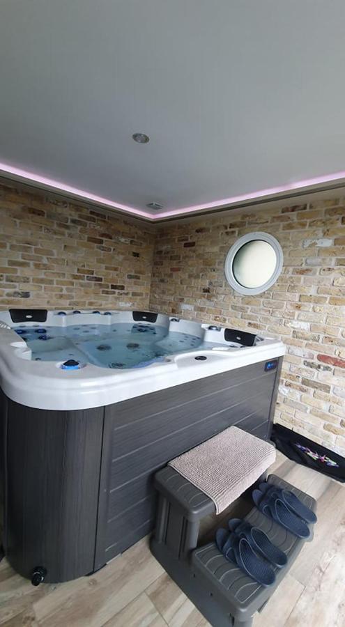 Bulles D'Un Soir Gite Spa Ruminghem المظهر الخارجي الصورة